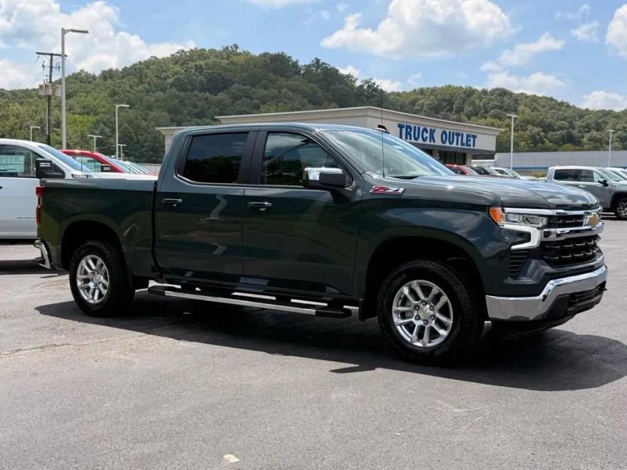 2026 Chevrolet Silverado 1500 LT photo 1
