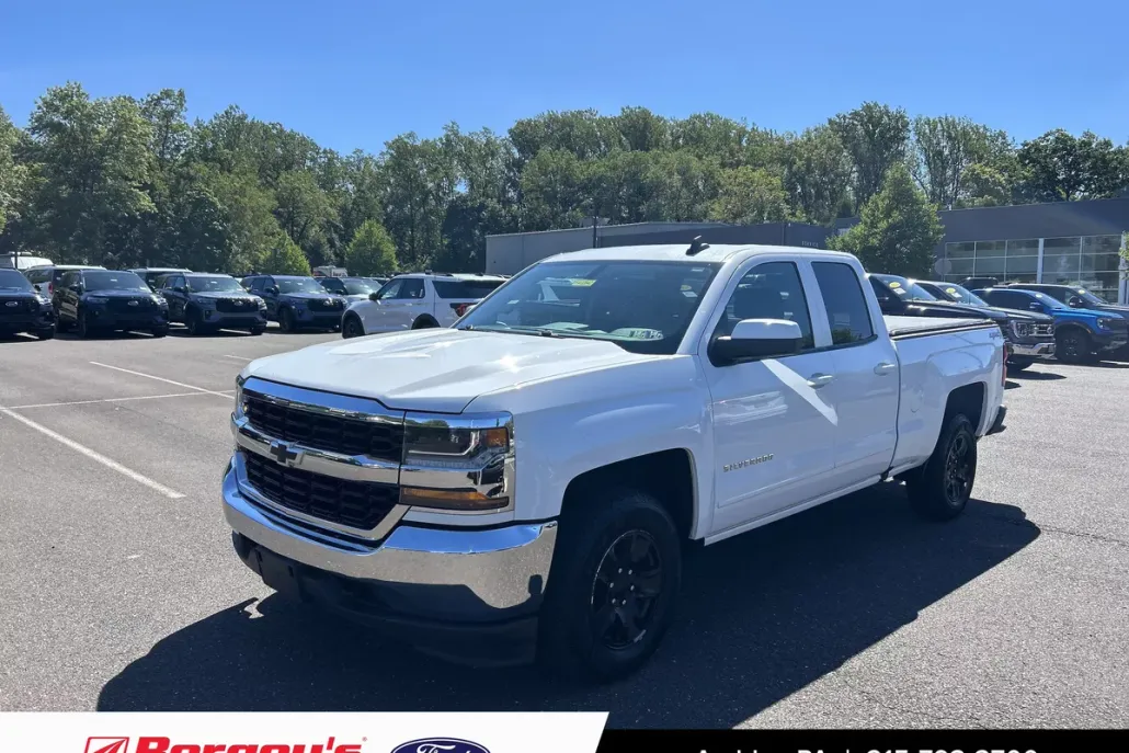 2018 Chevrolet Silverado 1500 LT photo 1