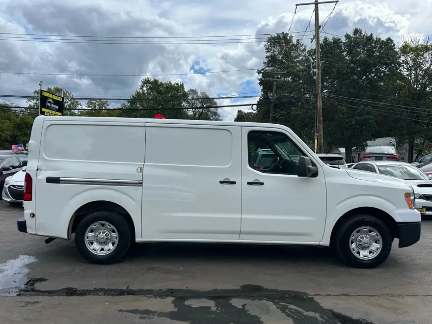 2018 Nissan NV2500 HD Cargo SV photo 1