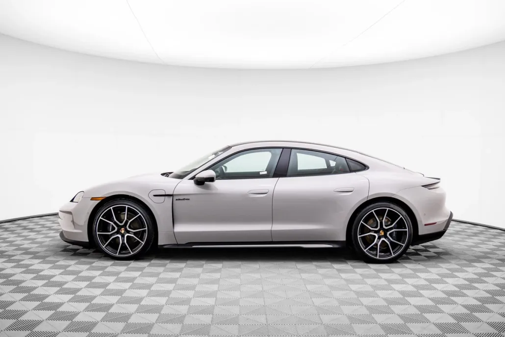 2025 Porsche Taycan 4 photo 1