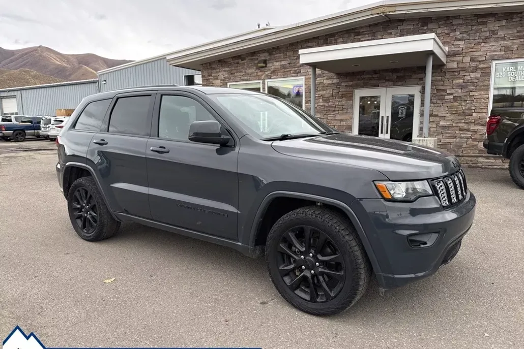 2017 Jeep Grand Cherokee Altitude photo 1