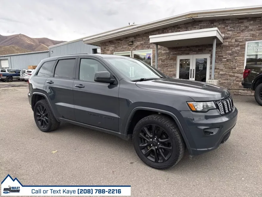 2017 Jeep Grand Cherokee Altitude photo 1