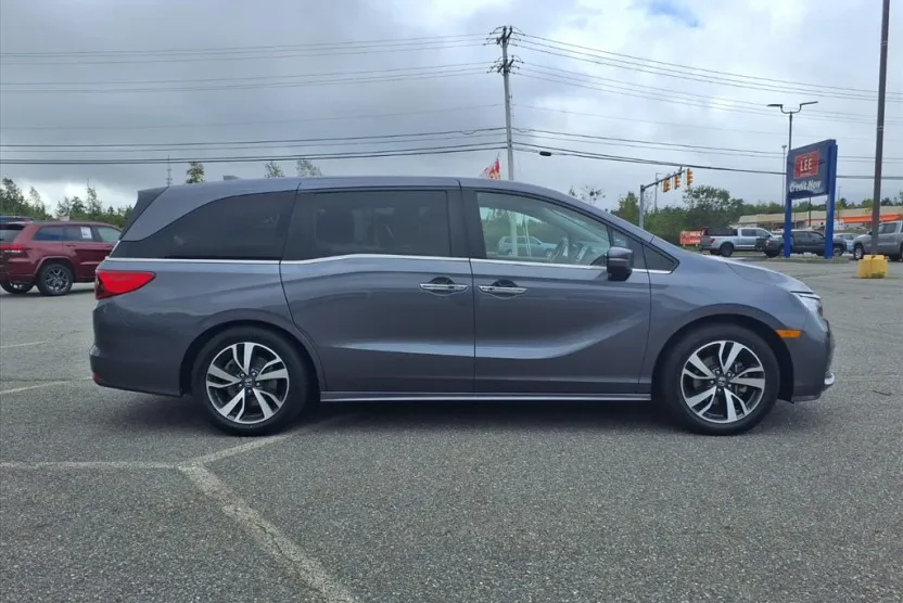 2021 Honda Odyssey Touring photo 1