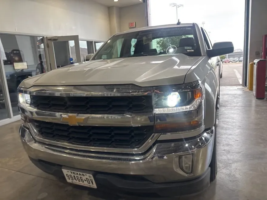 2019 Chevrolet Silverado 1500 LT photo 1
