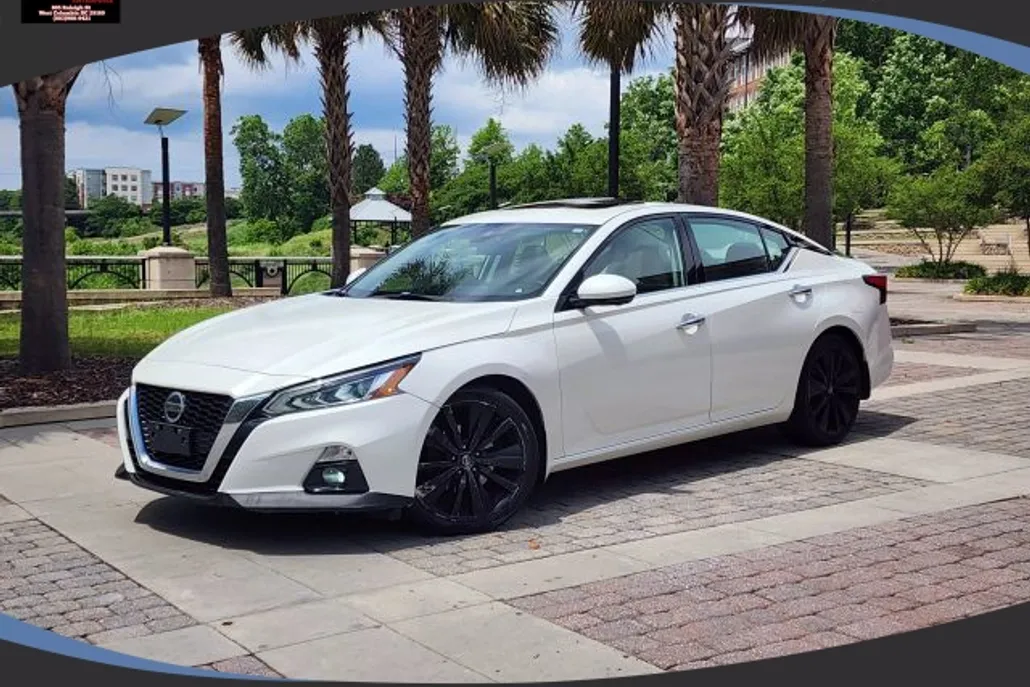 2019 Nissan Altima 2.5 Platinum photo 1
