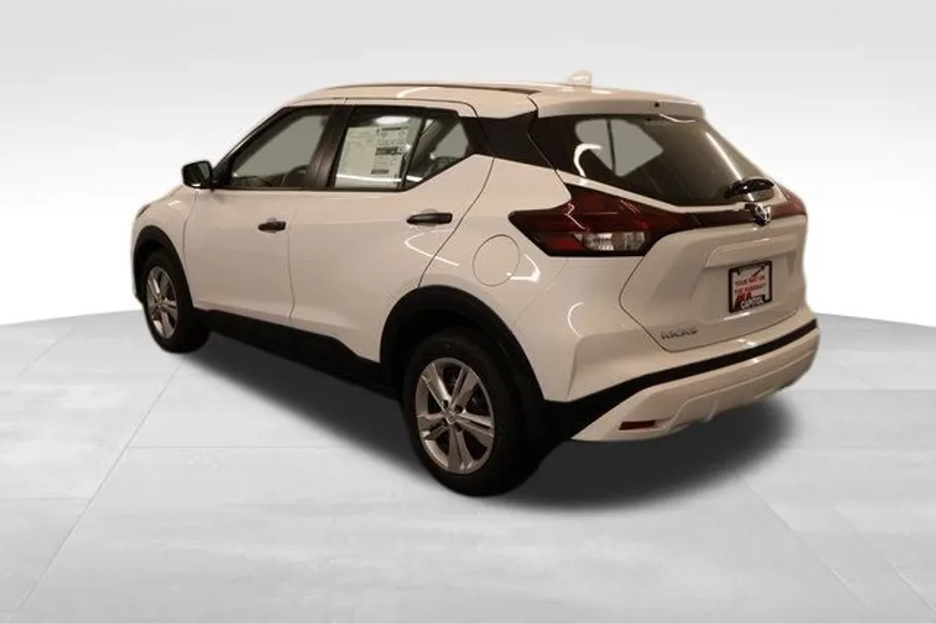 2025 Nissan Kicks Play S photo 1