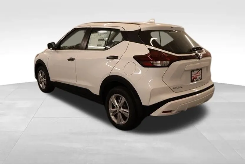 2025 Nissan Kicks Play S photo 1
