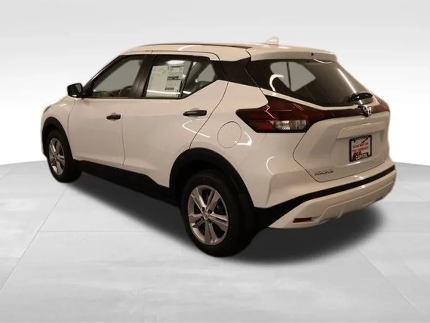 2025 Nissan Kicks Play S photo 1