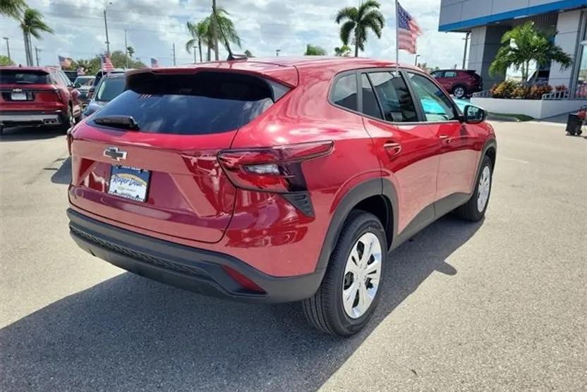 2026 Chevrolet Trax LS photo 1