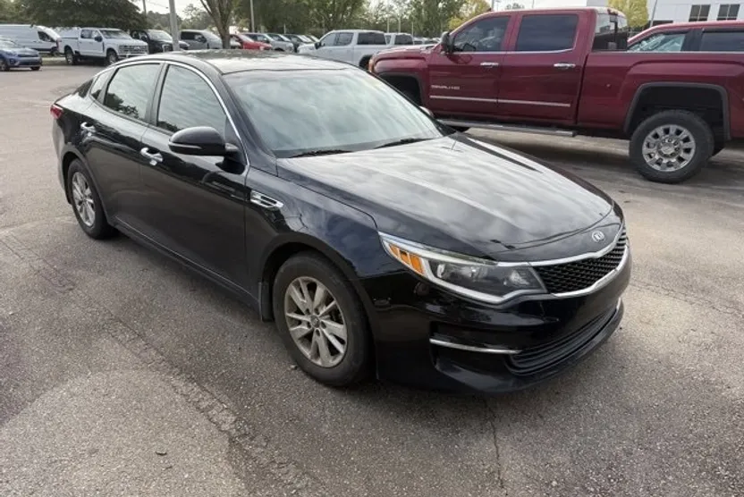 2016 Kia Optima LX photo 1