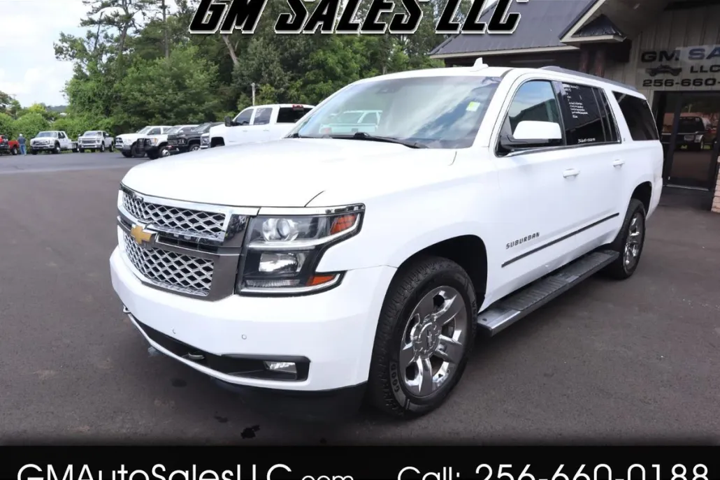 2018 Chevrolet Suburban LT photo 1