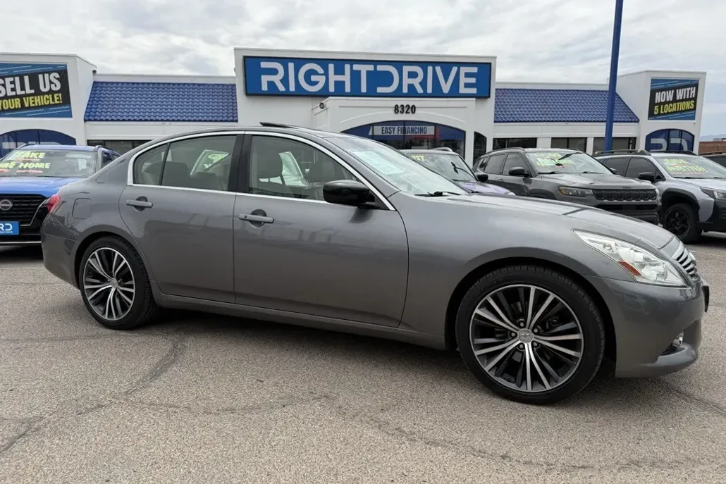 2013 Infiniti G37 Journey photo 1