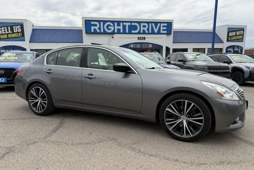 2013 Infiniti G37 Journey photo 1