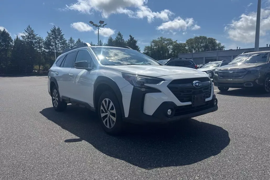 2023 Subaru Outback Premium photo 1