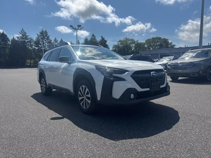 2023 Subaru Outback Premium photo 1