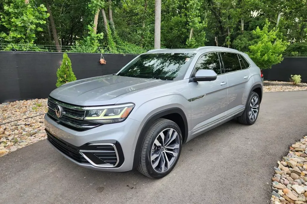 2022 Volkswagen Atlas Cross Sport V6 SEL Premium R-Line photo 1