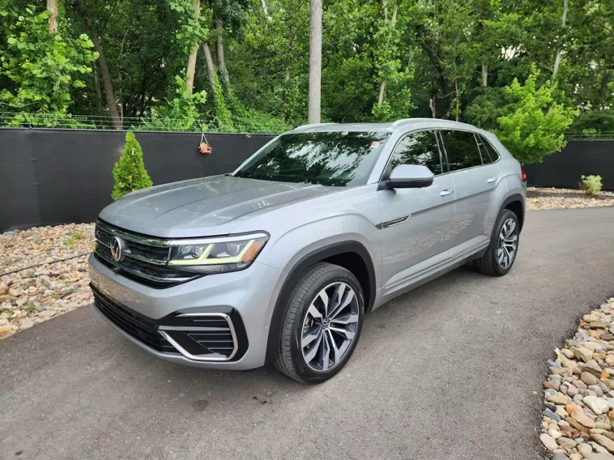 2022 Volkswagen Atlas Cross Sport V6 SEL Premium R-Line photo 1
