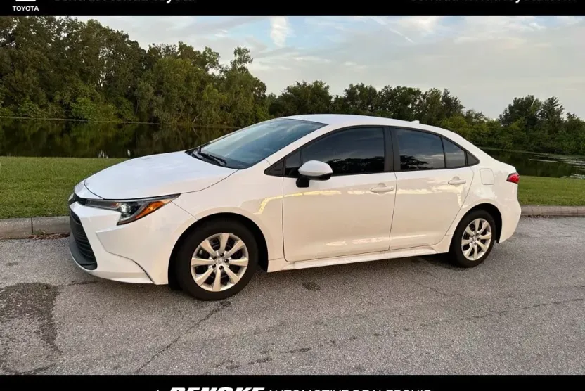 2024 Toyota Corolla LE photo 1