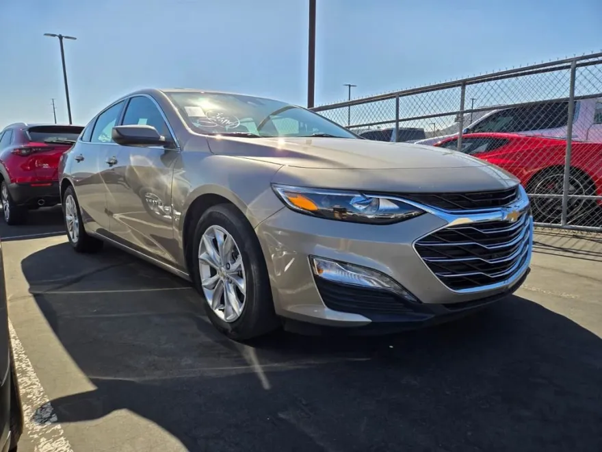 2024 Chevrolet Malibu 1LT photo 1