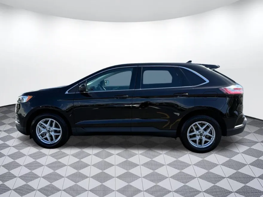 2024 Ford Edge SEL photo 1