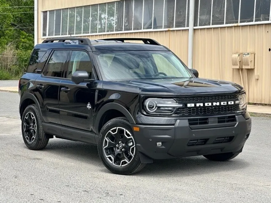 2025 Ford Bronco Sport Outer Banks photo 1