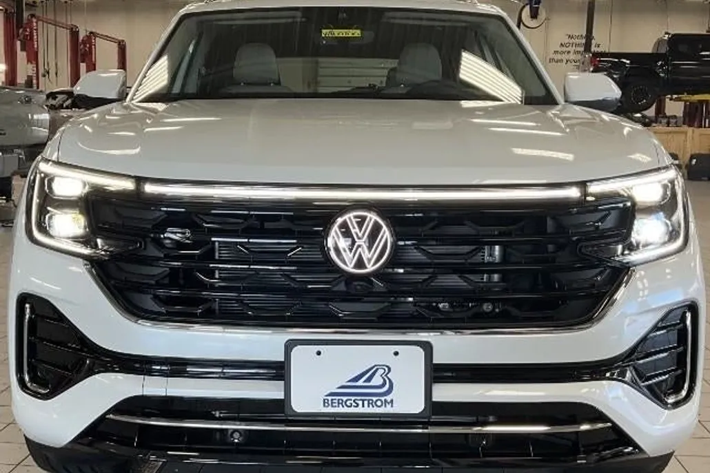 2026 Volkswagen Atlas SEL Premium R-Line photo 1