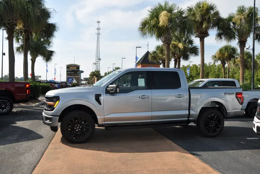 2025 Ford F-150 XLT photo 1