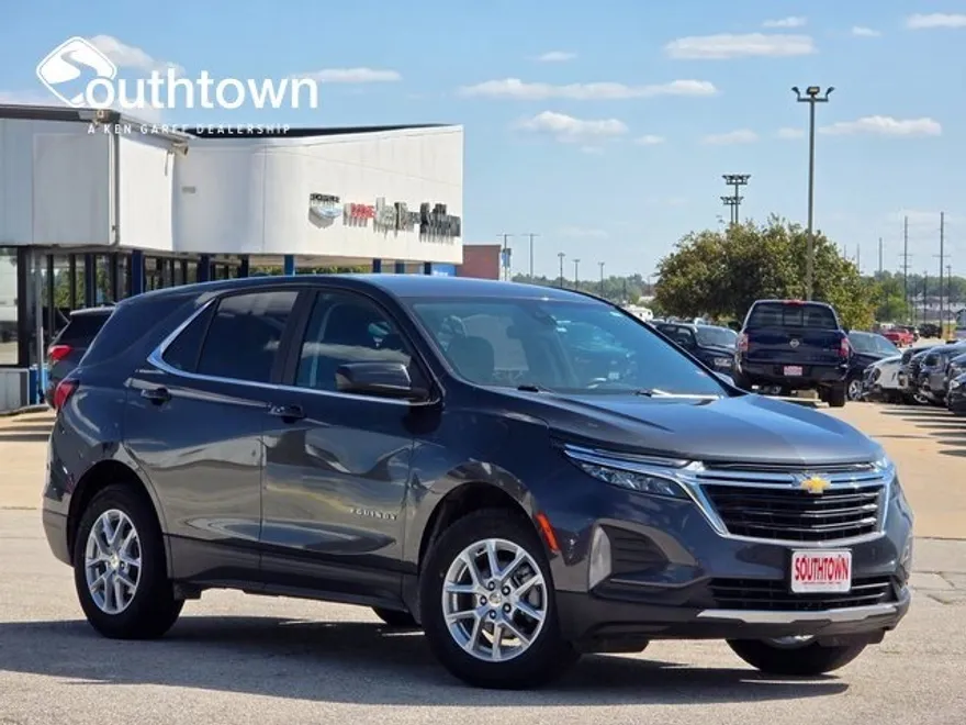 2023 Chevrolet Equinox LT photo 1
