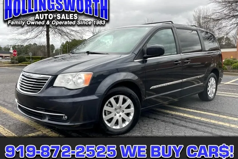 2014 Chrysler Town & Country Touring photo 1