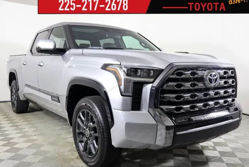 2024 Toyota Tundra Platinum photo 1