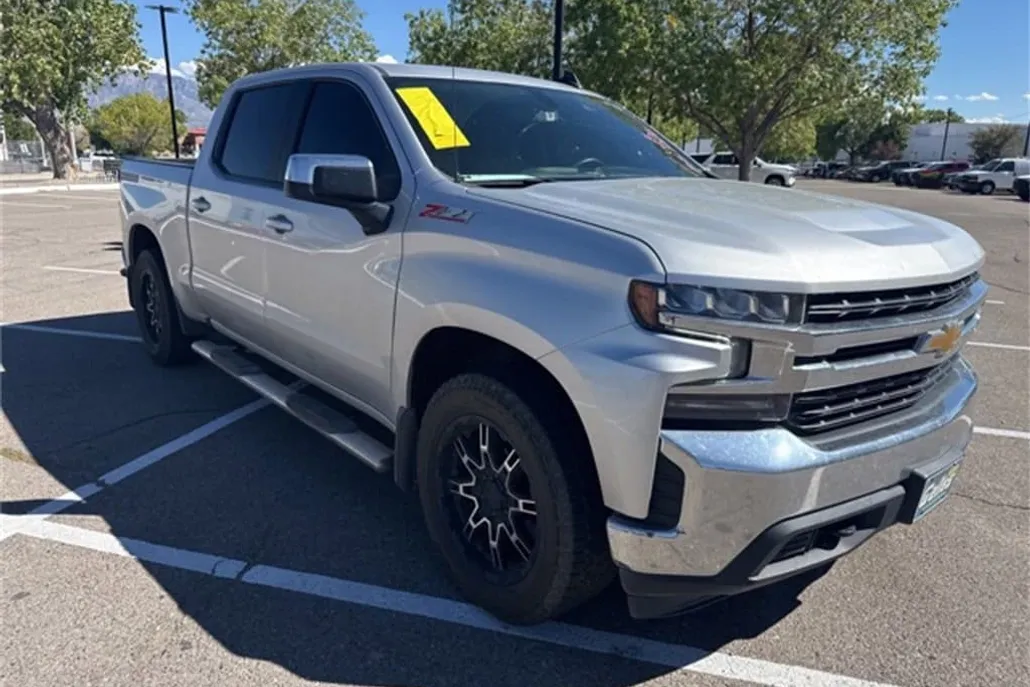 2021 Chevrolet Silverado 1500 LT photo 1