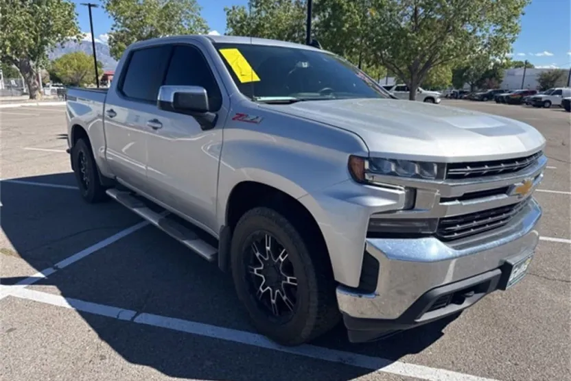2021 Chevrolet Silverado 1500 LT photo 1