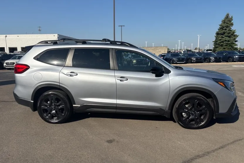 2025 Subaru Ascent Onyx Edition Touring photo 1