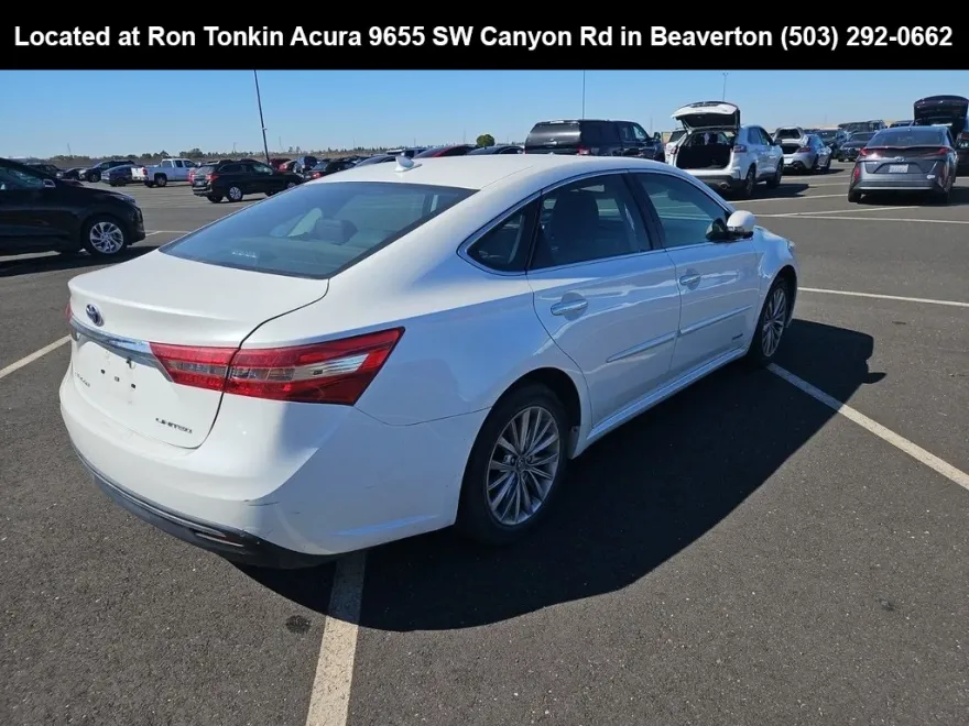 2016 Toyota Avalon Hybrid Limited photo 1