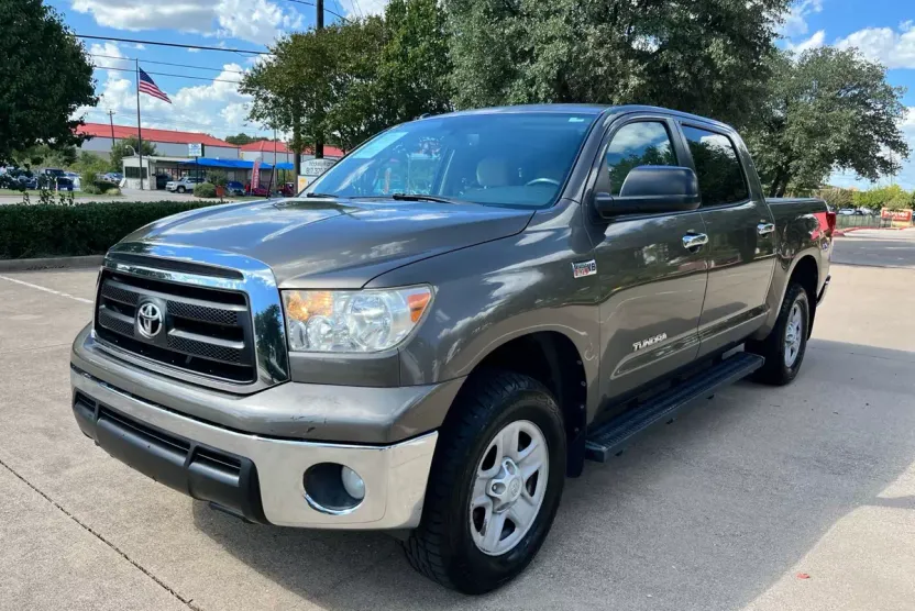2013 Toyota Tundra CrewMax photo 1