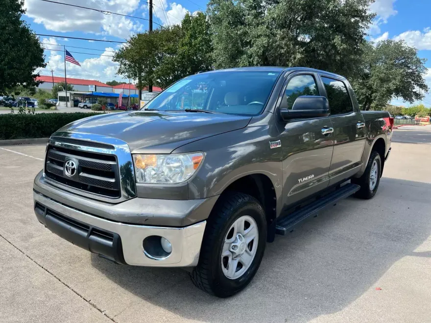2013 Toyota Tundra CrewMax photo 1