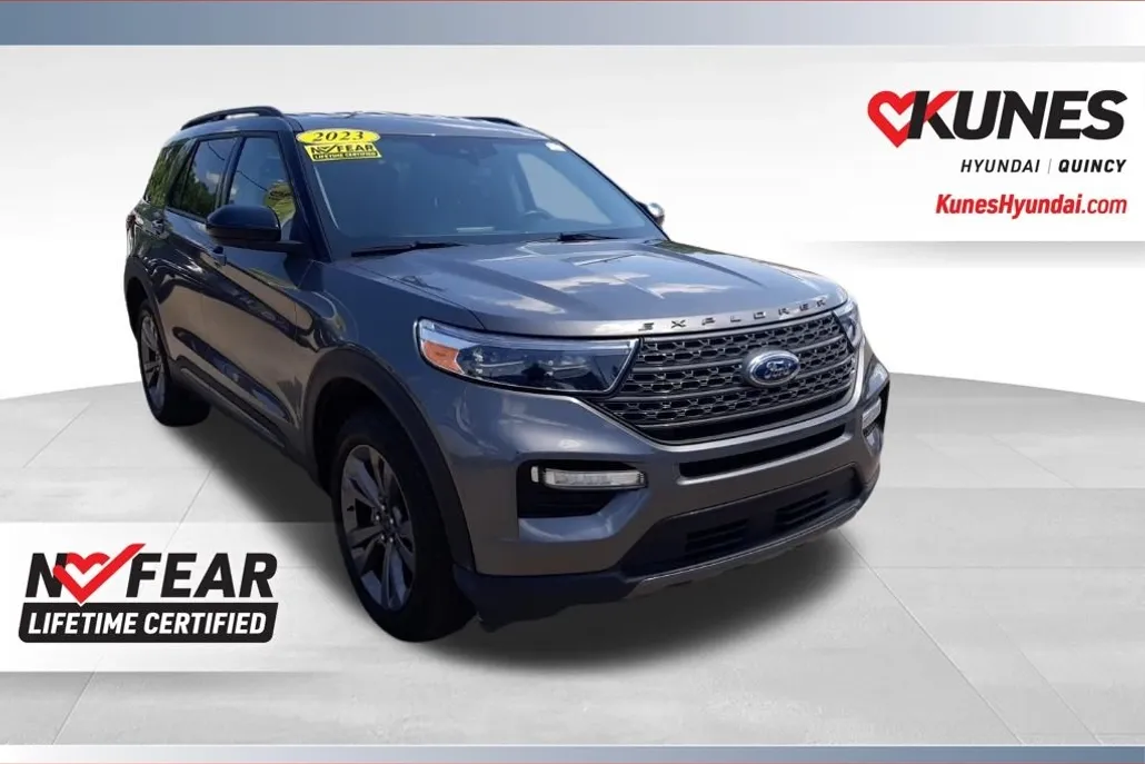 2023 Ford Explorer XLT photo 1