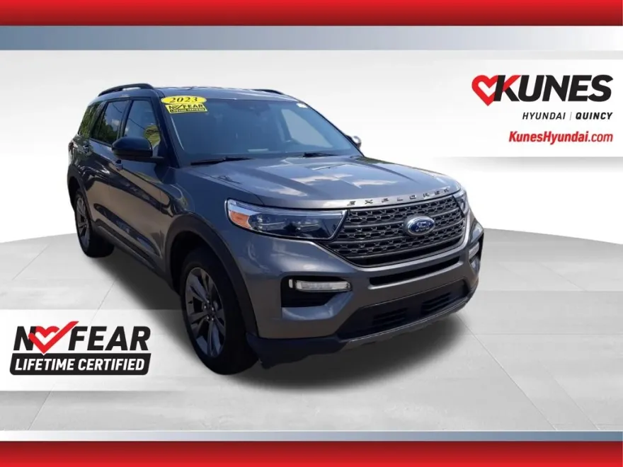 2023 Ford Explorer XLT photo 1