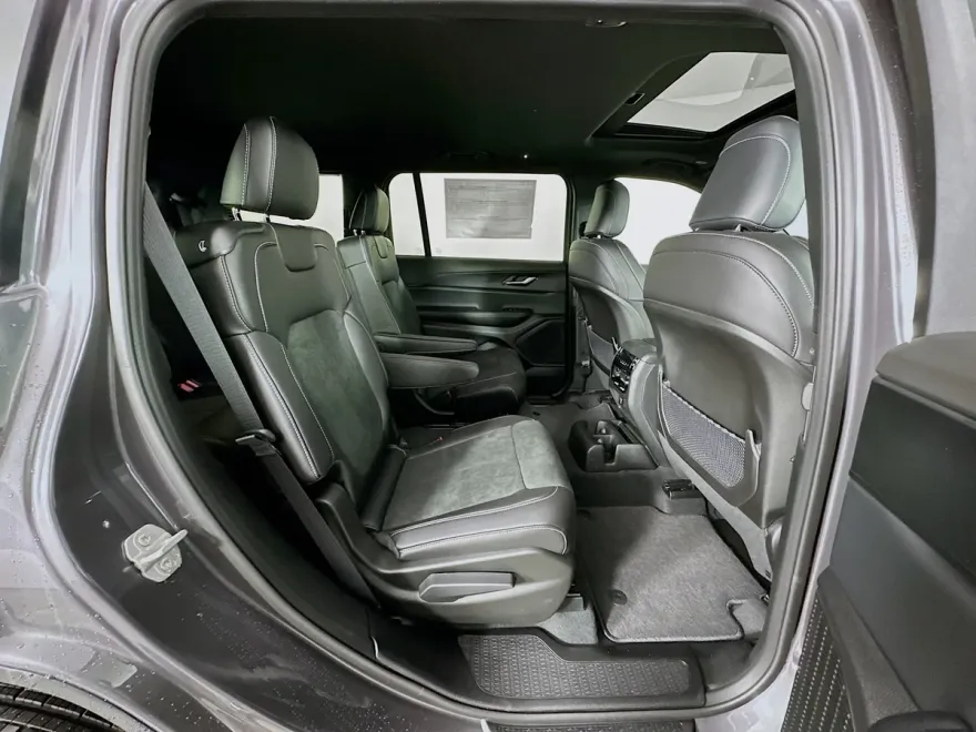 2025 Jeep Grand Cherokee Altitude X photo 17