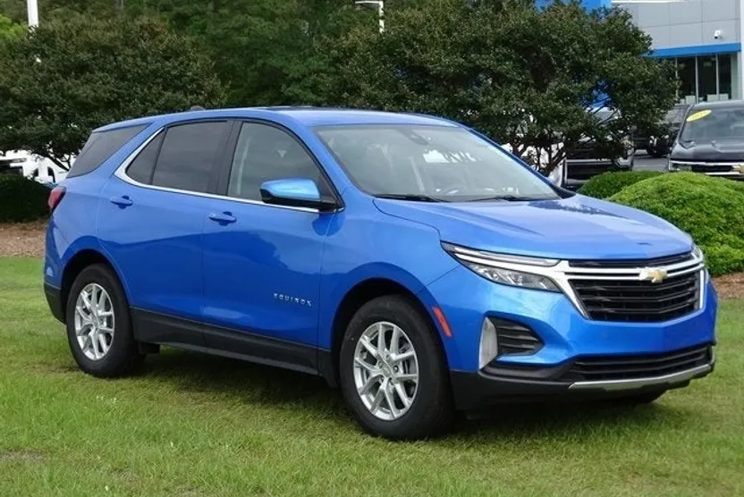 2024 Chevrolet Equinox LT photo 1