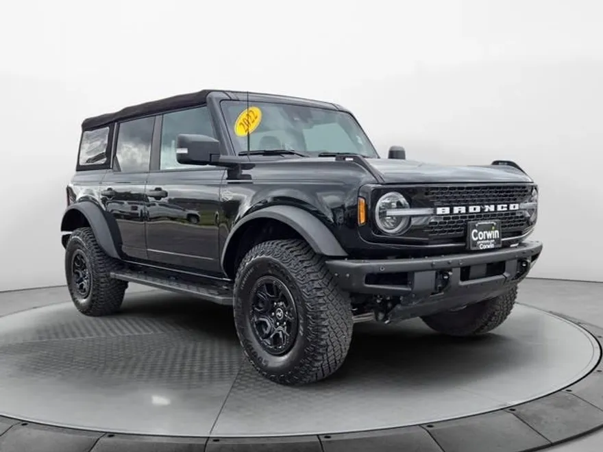 2022 Ford Bronco Base photo 1