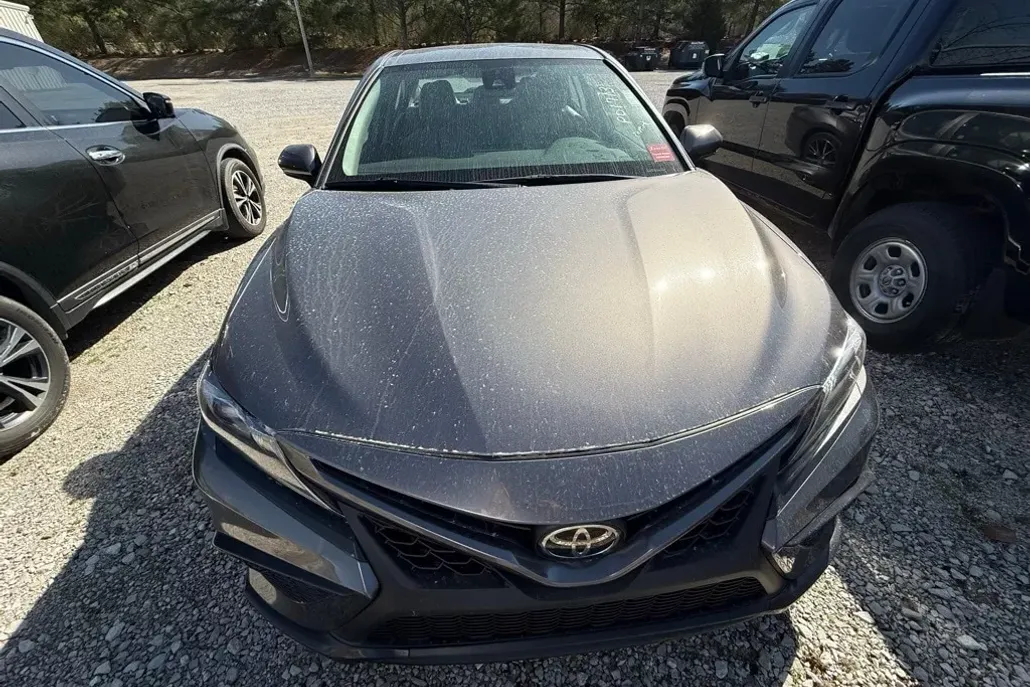 2022 Toyota Camry SE photo 1
