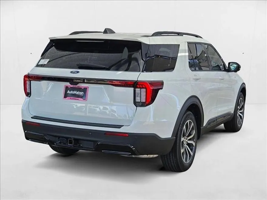 2025 Ford Explorer ST-Line photo 1