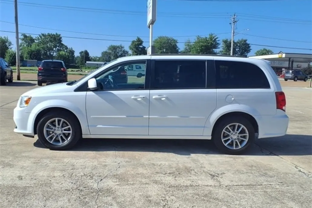 2016 Dodge Grand Caravan SXT photo 1