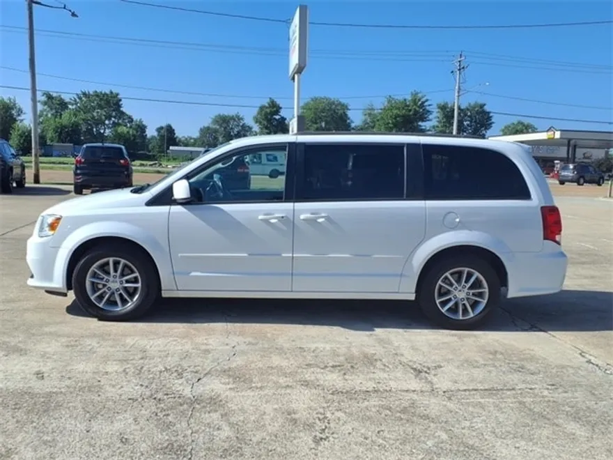 2016 Dodge Grand Caravan SXT photo 1