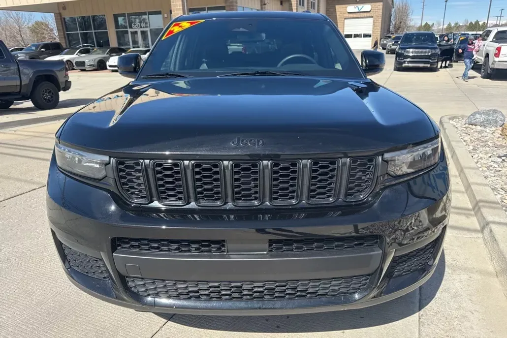 2023 Jeep Grand Cherokee Altitude photo 1