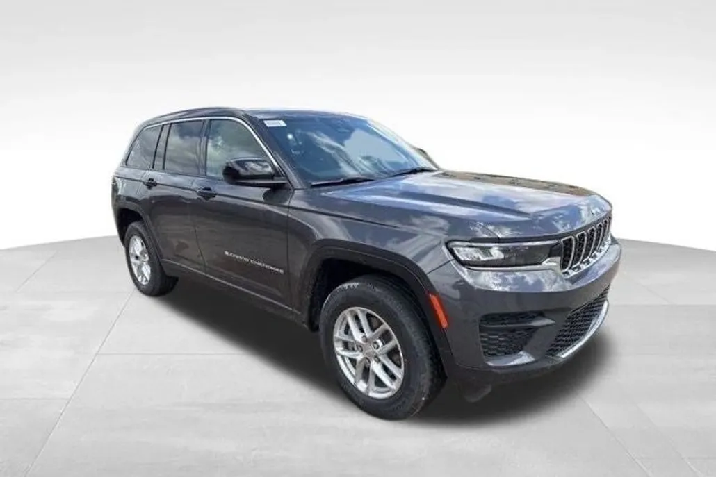 2025 Jeep Grand Cherokee Laredo photo 1