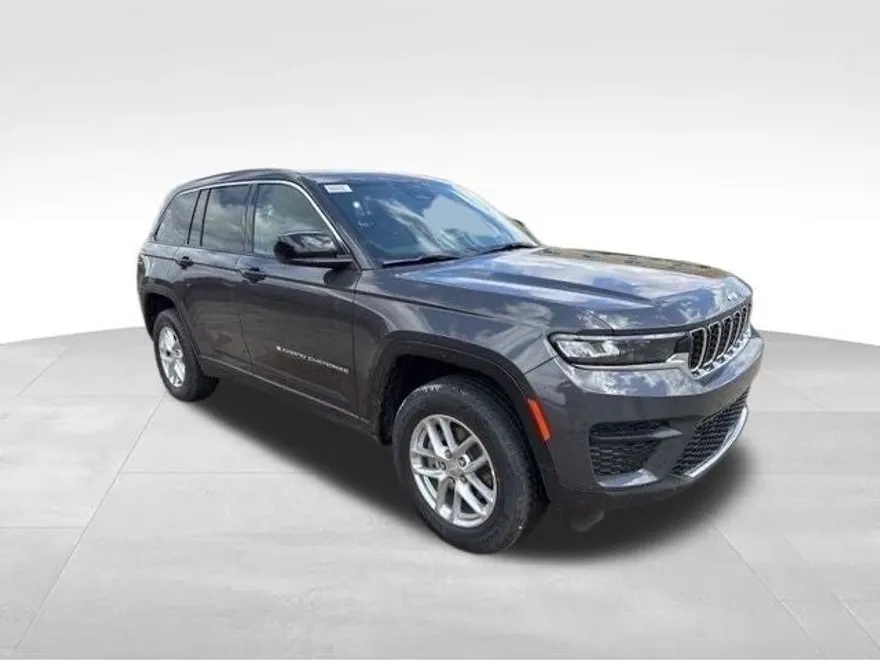 2025 Jeep Grand Cherokee Laredo photo 1