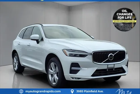 2022 Volvo XC60 B5 Momentum photo 1