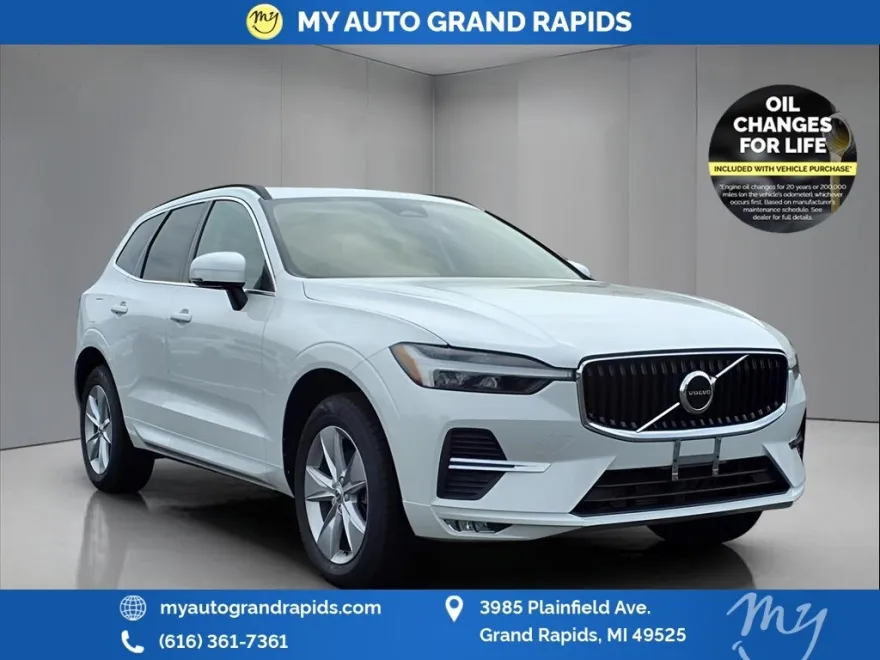 2022 Volvo XC60 B5 Momentum photo 1